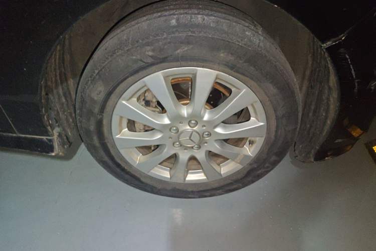Used Mercedes-Benz R-Class 2010 R 350 L 4MATIC Right Front Wheel Hub