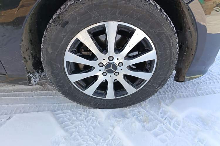 Used Mercedes-Benz R-Class 2010 R 350 L 4MATIC Right Front Wheel Hub