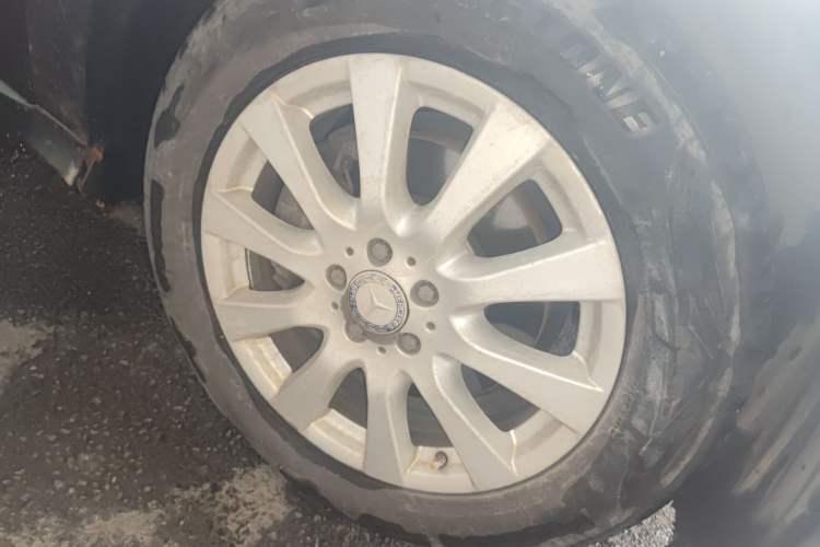 Used Mercedes-Benz R-Class 2010 R 300 L Business Model Right Front Wheel Hub