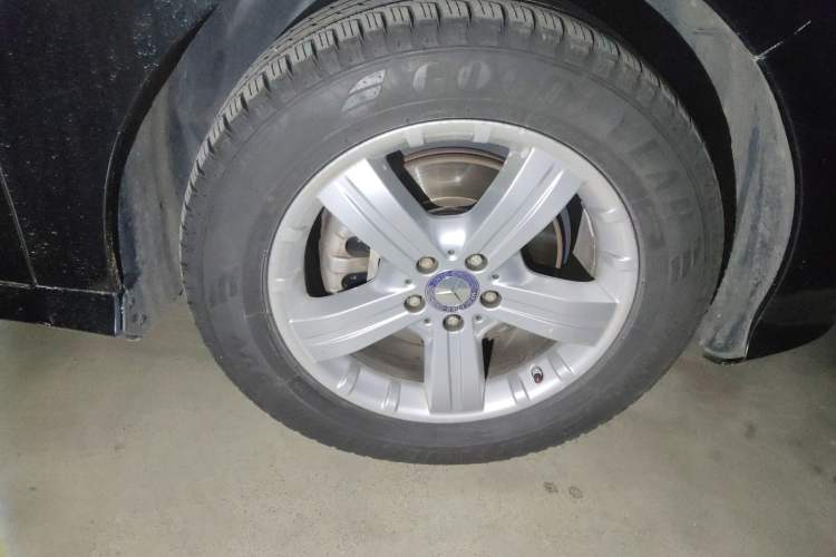 Used Mercedes-Benz R-Class 2010 R 350 L 4MATIC Right Front Wheel Hub