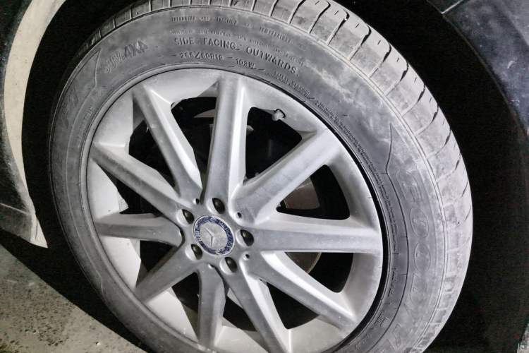 Used Mercedes-Benz R-Class 2010 R 350 L 4MATIC Right Front Wheel Hub