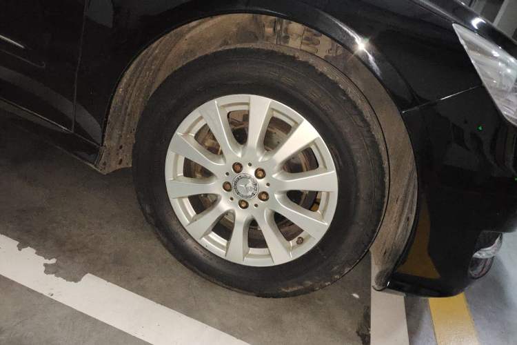 Used Mercedes-Benz R-Class 2010 R 350 L 4MATIC Right Front Wheel Hub