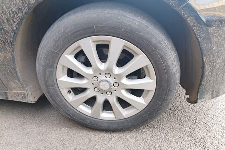 Used Mercedes-Benz R-Class 2010 R 350 L 4MATIC Right Front Wheel Hub