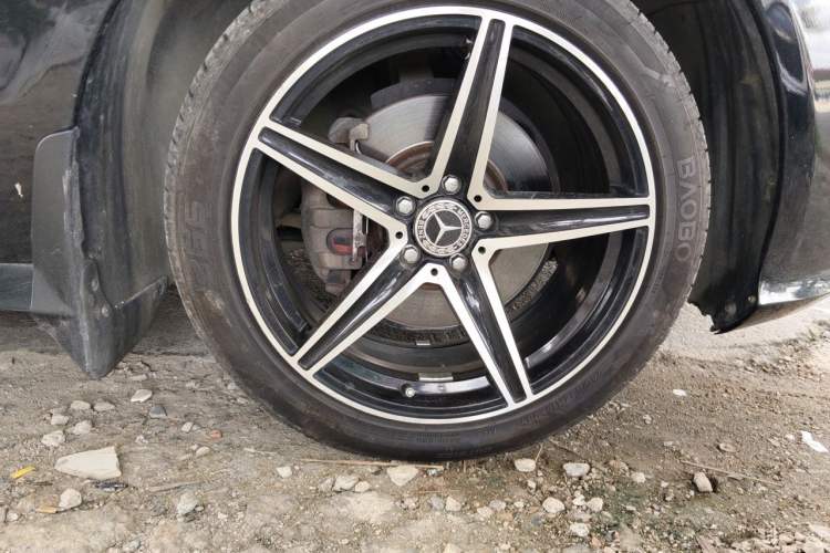 Used Mercedes-Benz R-Class 2010 R 300 L Business Model Right Front Wheel Hub