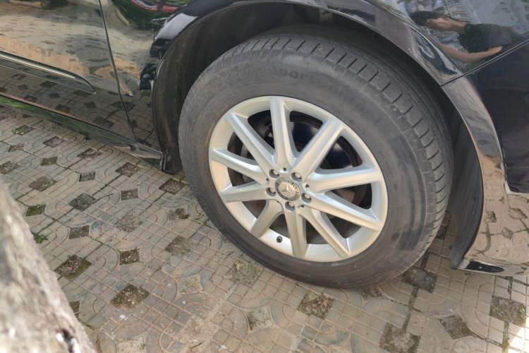 Used Mercedes-Benz R-Class 2010 R 350 L 4MATIC Right Front Wheel Hub