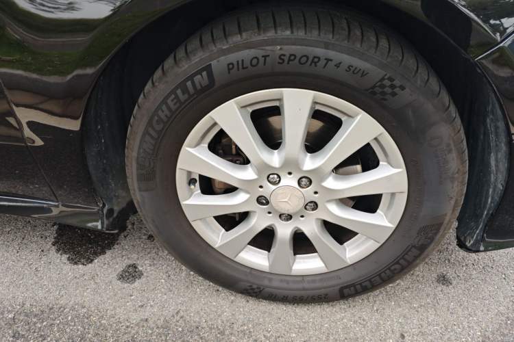 Used Mercedes-Benz R-Class 2010 R 350 L 4MATIC Right Front Wheel Hub