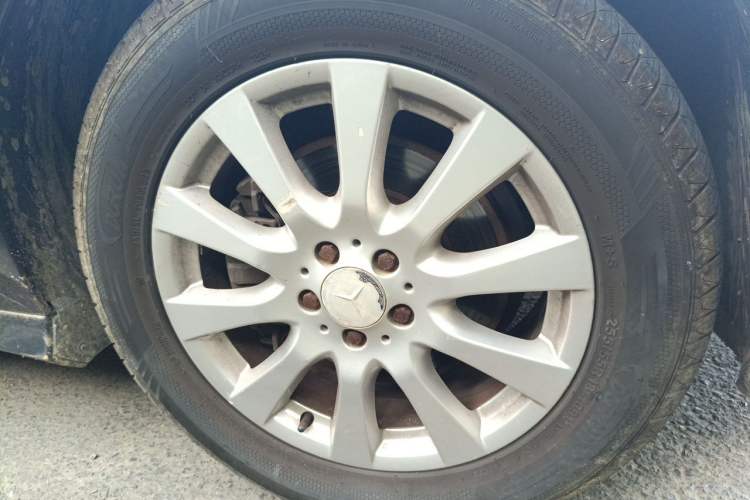 Used Mercedes-Benz R-Class 2010 R 300 L Luxury Model Right Front Wheel Hub
