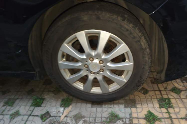 Used Mercedes-Benz R-Class 2010 R 350 L 4MATIC Right Front Wheel Hub