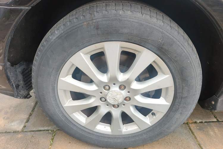 Used Mercedes-Benz R-Class 2010 R 300 L Business Model Right Front Wheel Hub