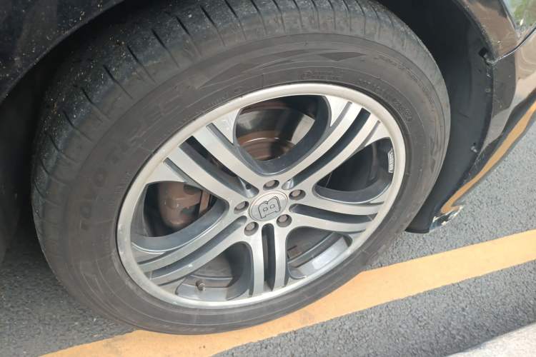 Used Mercedes-Benz R-Class 2010 R 300 L Luxury Model Right Front Wheel Hub