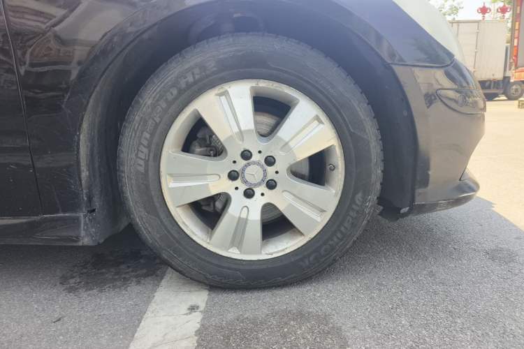 Used Mercedes-Benz R-Class 2010 R 350 L 4MATIC Grand Edition Right Front Wheel Hub