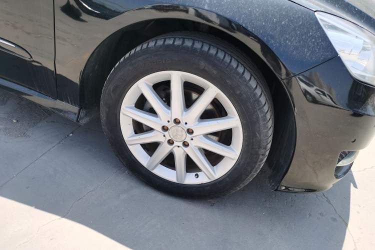 Used Mercedes-Benz R-Class 2010 R 350 L 4MATIC Right Front Wheel Hub
