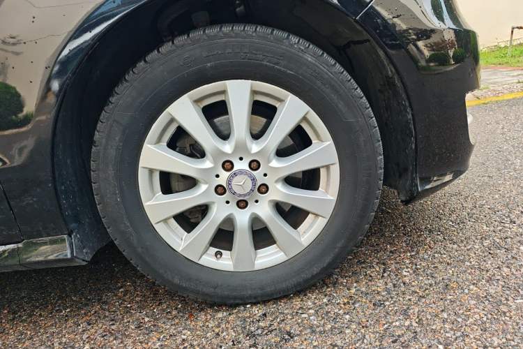Used Mercedes-Benz R-Class 2010 R 300 L Business Model Right Front Wheel Hub