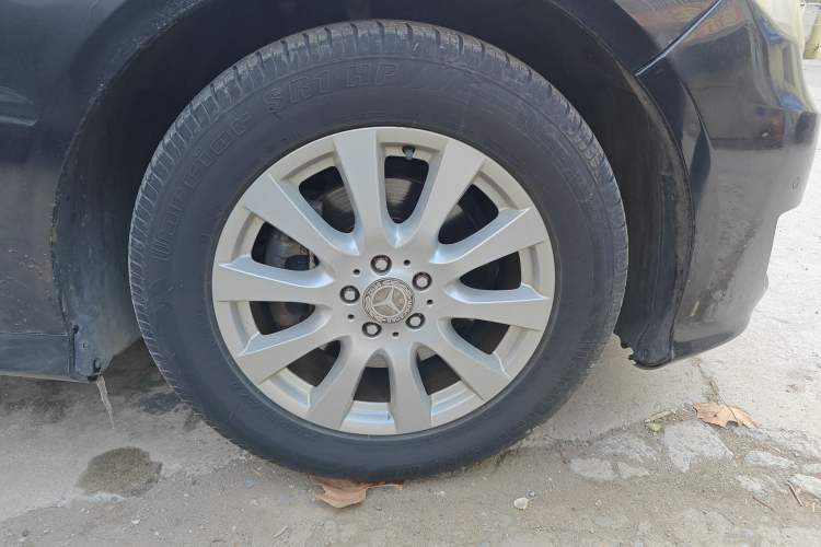 Used Mercedes-Benz R-Class 2010 R 350 L 4MATIC Right Front Wheel Hub