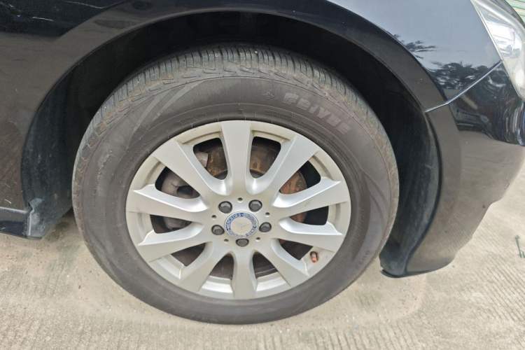 Used Mercedes-Benz R-Class 2010 R 350 L 4MATIC Right Front Wheel Hub