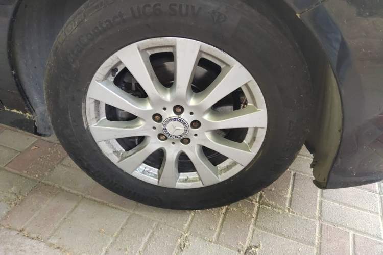 Used Mercedes-Benz R-Class 2010 R 350 L 4MATIC Right Front Wheel Hub