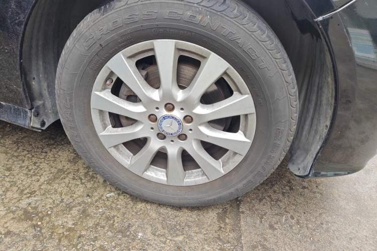 Used Mercedes-Benz R-Class 2010 R 300 L Business Model Right Front Wheel Hub