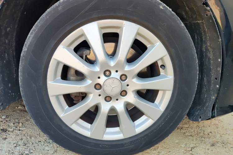 Used Mercedes-Benz R-Class 2010 R 350 L 4MATIC Right Front Wheel Hub