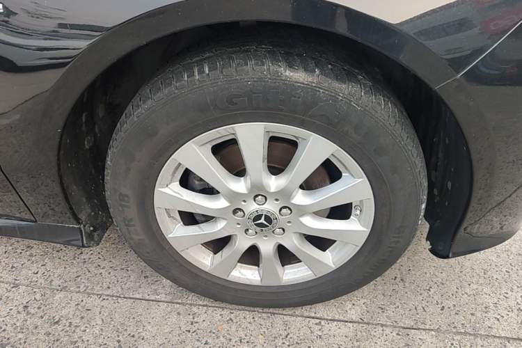 Used Mercedes-Benz R-Class 2010 R 300 L Business Model Right Front Wheel Hub