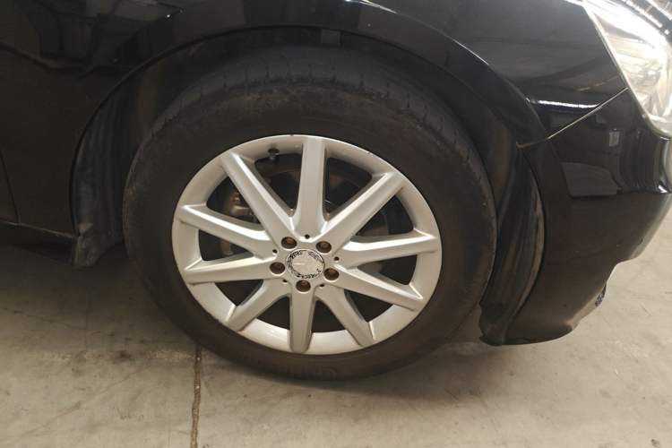 Used Mercedes-Benz R-Class 2010 R 350 L 4MATIC Right Front Wheel Hub