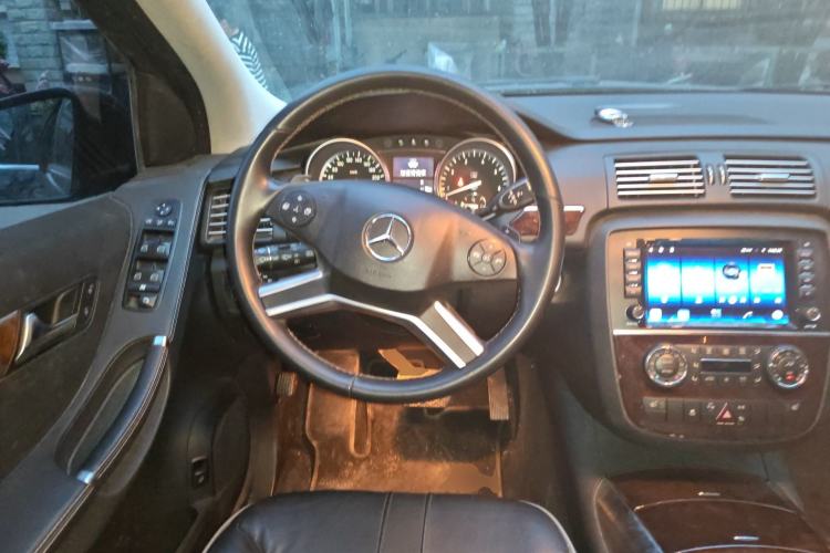 Used Mercedes-Benz R-Class 2010 R 500 L 4MATIC Grand Edition Steering Wheel
