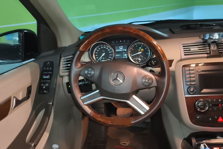 Used Mercedes-Benz R-Class 2010 R 300 L Business Model Steering Wheel