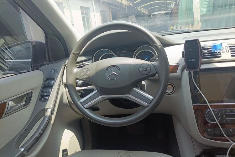 Used Mercedes-Benz R-Class 2010 R 350 L 4MATIC Steering Wheel