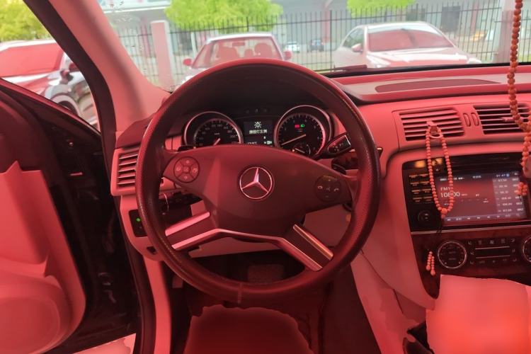 Used Mercedes-Benz R-Class 2010 R 300 L Business Model Steering Wheel