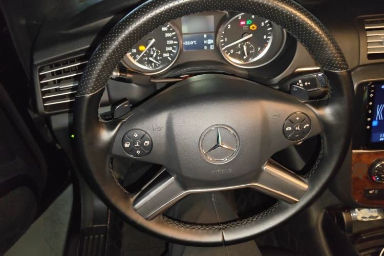 Used Mercedes-Benz R-Class 2010 R 350 L 4MATIC Grand Edition Steering Wheel