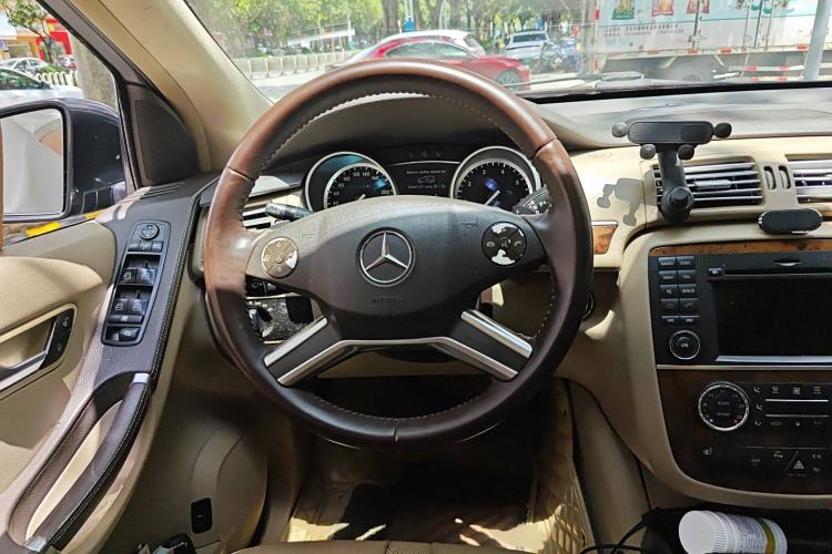 Used Mercedes-Benz R-Class 2010 R 350 L 4MATIC Steering Wheel