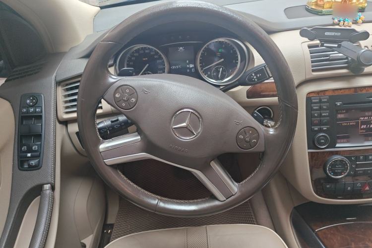 Used Mercedes-Benz R-Class 2010 R 300 L Luxury Model Steering Wheel