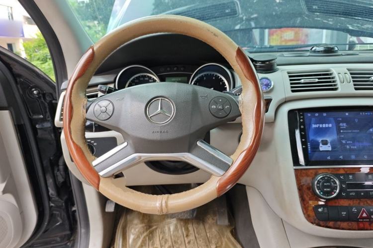 Used Mercedes-Benz R-Class 2010 R 350 L 4MATIC Grand Edition Steering Wheel
