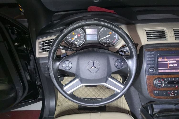 Used Mercedes-Benz R-Class 2010 R 350 L 4MATIC Steering Wheel