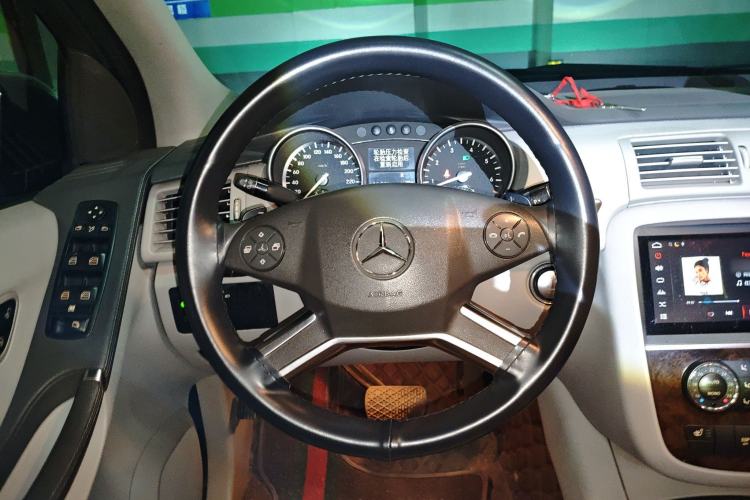 Used Mercedes-Benz R-Class 2010 R 350 L 4MATIC Steering Wheel