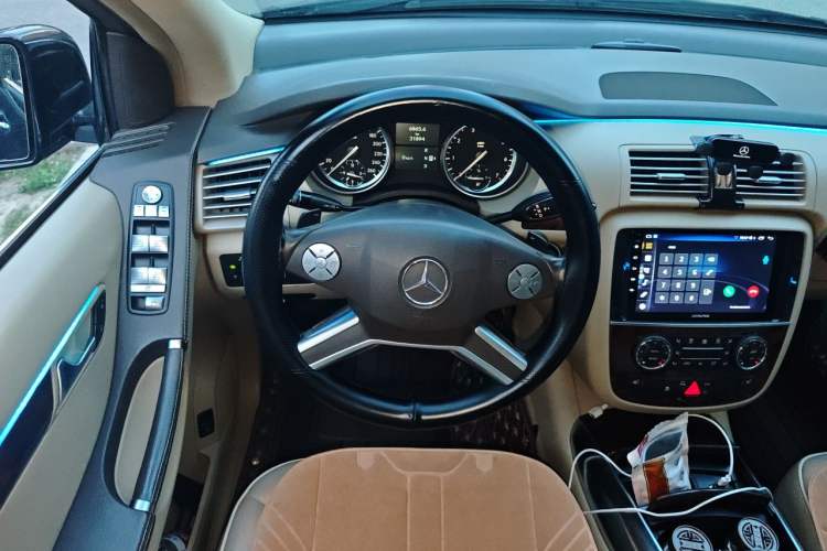 Used Mercedes-Benz R-Class 2010 R 350 L 4MATIC Steering Wheel