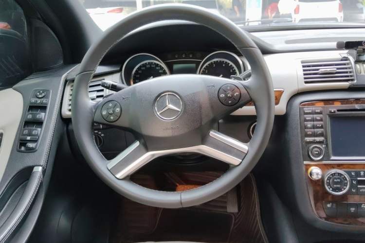 Used Mercedes-Benz R-Class 2010 R 300 L Business Model Steering Wheel