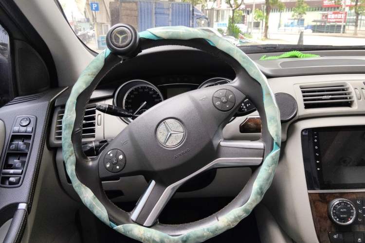 Used Mercedes-Benz R-Class 2010 R 300 L Business Model Steering Wheel