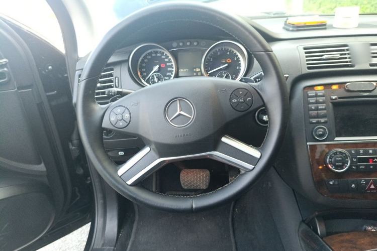 Used Mercedes-Benz R-Class 2010 R 300 L Luxury Model Steering Wheel