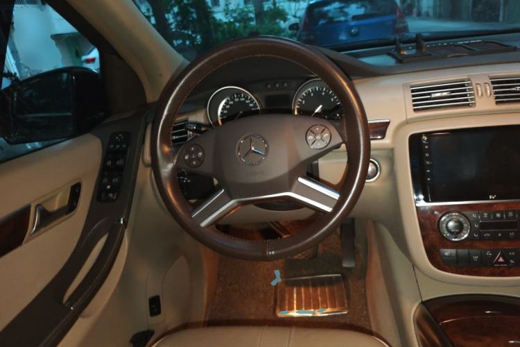 Used Mercedes-Benz R-Class 2010 R 350 L 4MATIC Steering Wheel