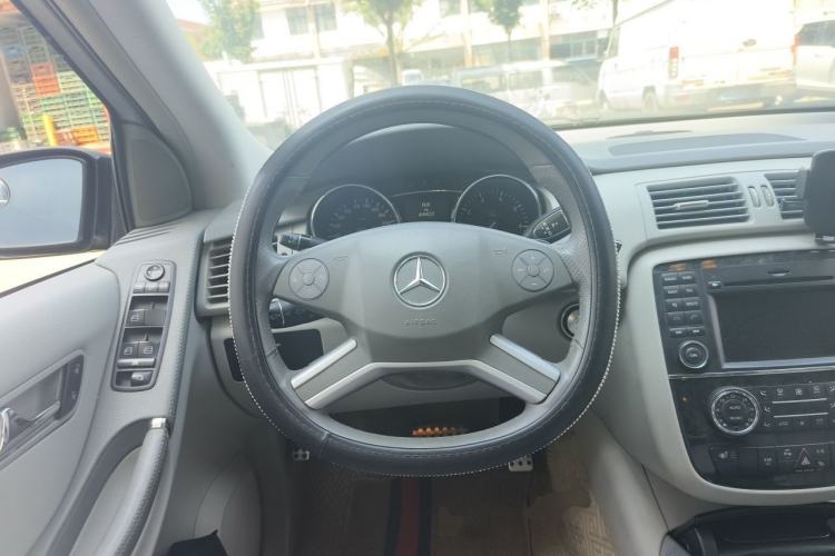 Used Mercedes-Benz R-Class 2010 R 350 L 4MATIC Grand Edition Steering Wheel