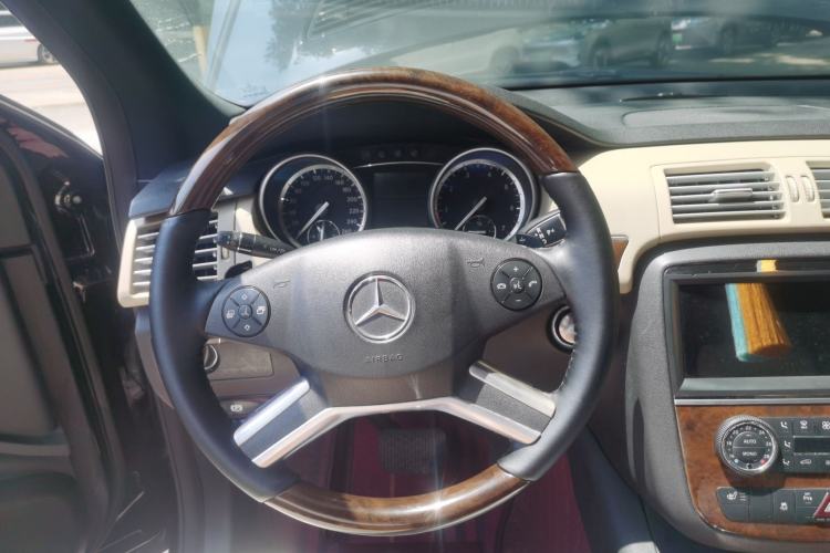 Used Mercedes-Benz R-Class 2010 R 350 L 4MATIC Steering Wheel