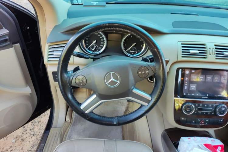 Used Mercedes-Benz R-Class 2010 R 350 L 4MATIC Steering Wheel