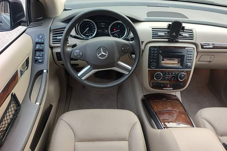 Used Mercedes-Benz R-Class 2010 R 300 L Business Model Steering Wheel