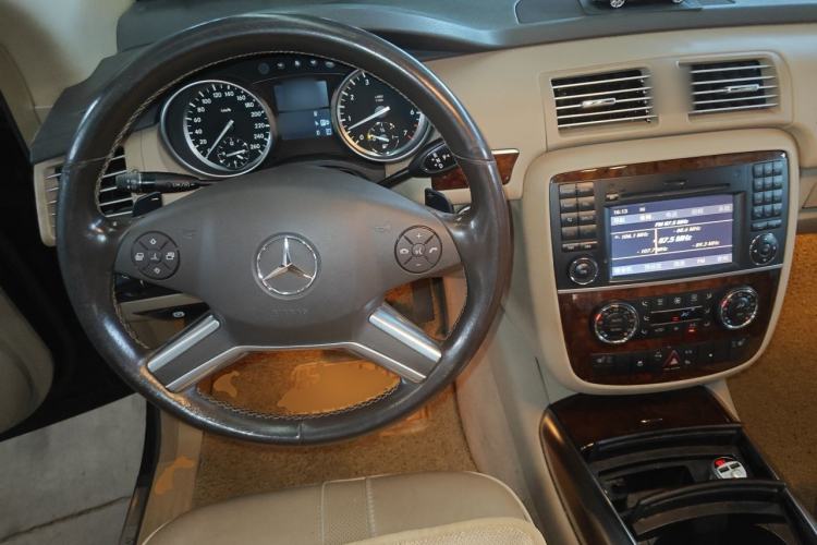 Used Mercedes-Benz R-Class 2010 R 350 L 4MATIC Steering Wheel