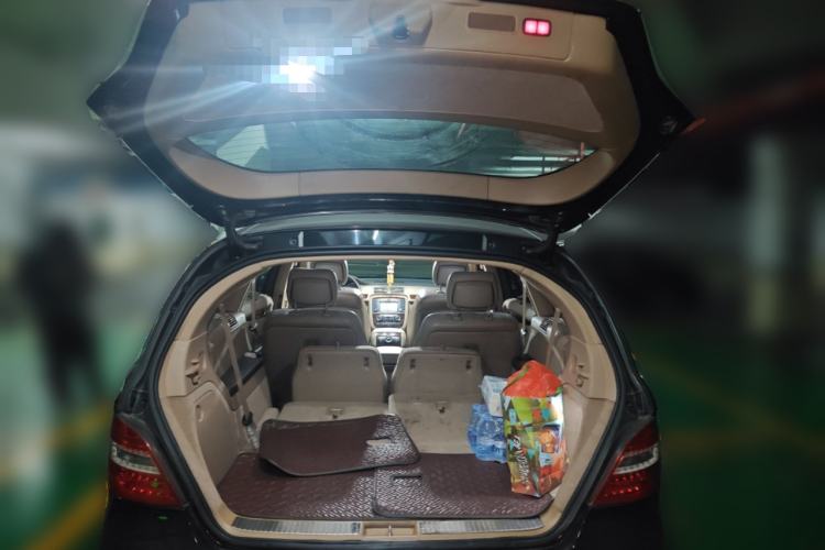 Used Mercedes-Benz R-Class 2010 R 350 L 4MATIC Trunk