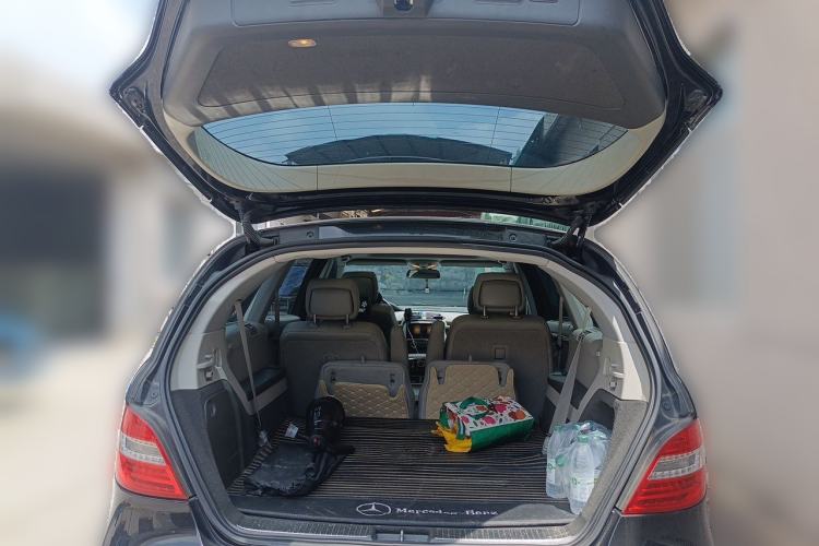 Used Mercedes-Benz R-Class 2010 R 350 L 4MATIC Trunk