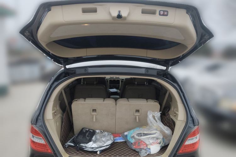 Used Mercedes-Benz R-Class 2010 R 350 L 4MATIC Trunk