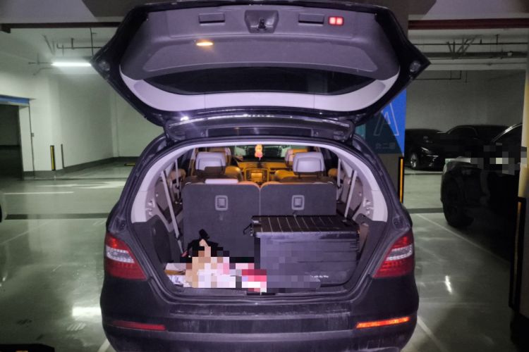 Used Mercedes-Benz R-Class 2010 R 350 L 4MATIC Trunk