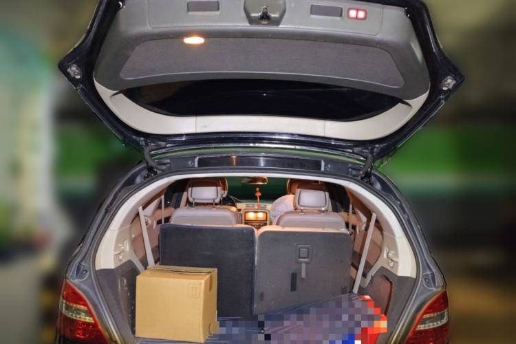 Used Mercedes-Benz R-Class 2010 R 350 L 4MATIC Trunk