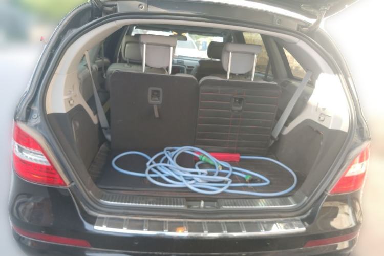 Used Mercedes-Benz R-Class 2010 R 350 L 4MATIC Trunk